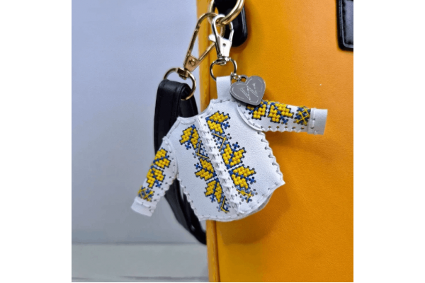 Набір для вишивки нитками на штучній шкірі «Шарм для сумки – Вишиванка. Сонячна» FLHL-128